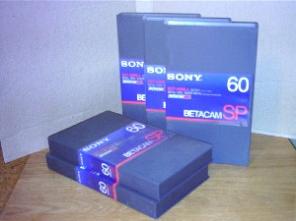   Betacam SP, DVCAM, DIGITAL BETACAM, DVCPRO, HDCAM, MiniDV, IMX, XDCAM, DVD + - R /RW, CD - R/RW   .