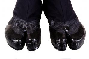  Ninja shoes. .    Black Spike