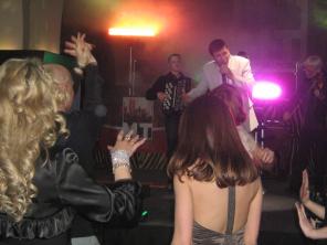 Артисты на праздник!