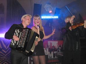 Артисты на праздник!