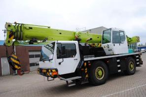  30 Liebherr LTM 1030