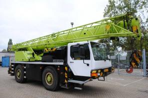  30 Liebherr LTM 1030