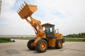 Фронтальный погрузчик Lonking LK855F в наличии 2 250 000 руб.
