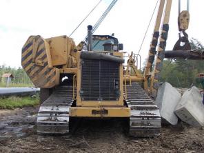    Caterpillar 587R