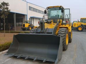 Погрузчик фронтальный одноковшовый LG 946L