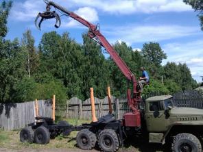 Лесовоз на базе Урал 43202 с г/манипулятором Atlas (Германия) и прицепом 2х роспуском .