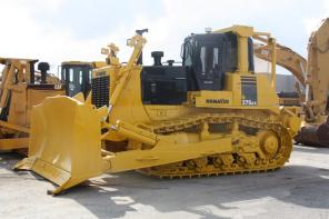   	Komatsu D275