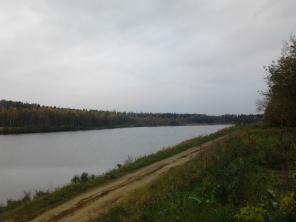 Продаю земельный участок с озером