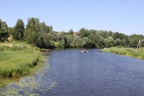 Участок в деревне по Дмитровскому шоссе. 10 соток у реки ИЖС,ПМЖ