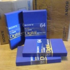   DVcam, DVCpro, HDcam, Mpeg IMX, Betacam SP, Digital Betacam,  MiniDV, ,  XDcam, DVD, DVD-DL, BR.