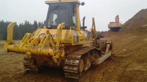  : Komatsu D-65 E; Komatsu D-85 ESS