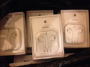   Apple EarPods