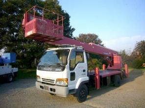     17-18 .  Isuzu Elf