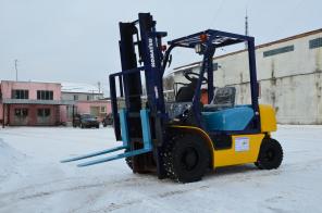    KOMATSU FG20C-14 2 .