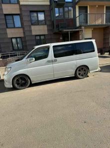  Nissan Elgrand E51 3.5l 4WD