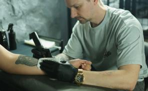  Line-Up Tattoo      