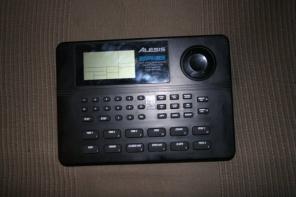    Alesis SR-16(\)