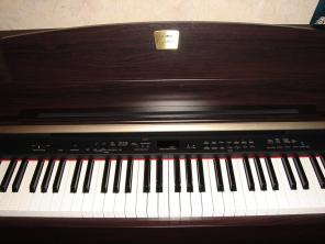   Yamaha CLP-330 Clavinova