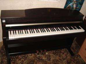   Yamaha CLP-330 Clavinova