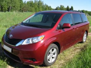  Toyota Sienna 2011. LE 8-   43500$