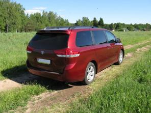  Toyota Sienna 2011. LE 8-   43500$