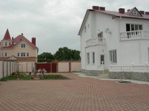 Продается гостиница на 11 номеров в г.Геленджик,200 м от моря( Толстый мыс)