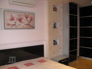 Продаю 2 к квартиру-студию в центре ЖК Смычка