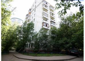 Продаю-2комн. кв. м.Октябрьское поле.