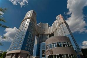 Продается 1-комнатн. квартира в ЖК «Зодиак», переделанная в полноценную 2-комнатную (узаконена перепланировка). Сосновая аллея, д.1