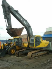   Volvo EC240
