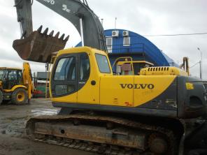   Volvo EC240