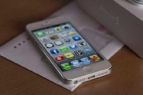 Apple Iphone 5 64GB ()  Samsung Galaxy S3