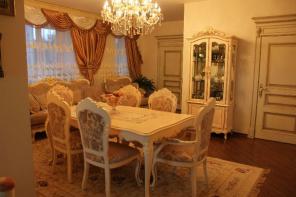 Продается отличная 3-комнат. квартира после дизайнерского евроремонта в сталинском доме