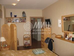 Продается четырехкомнатная квартира