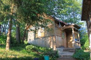 Дом и18 соток электричество,скважина, декоративный пруд