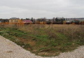 Участок в готовом поселке под Чеховым газ свет