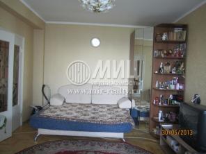 В шаговой доступности от метро свободная двухкомнатная квартира