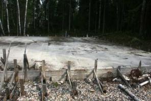 Участок с фундаментом типа "плита"