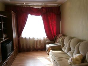 Продам двух комнатную квартиру в центре города.