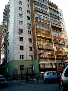 Продам 2 ком в центре ул.Елизарова НЕДОРОГО!