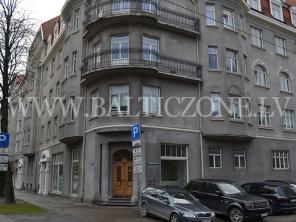 3-комнатная квартира в реновированном доме в центре Риги