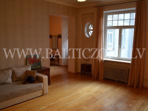 3-комнатная квартира в реновированном доме в центре Риги