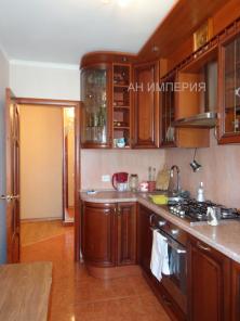 Продаю отличную 4-х комнатную квартиру, 3-я Дачная