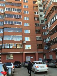 Продаю 3-х комнатную квартиру общей площадью 72 кв.м по ул. Мира, 8.