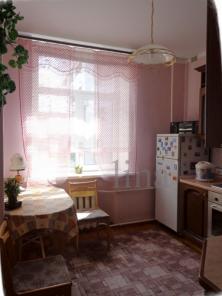 Продаю 2х комнатную сталинку, Крытый рынок