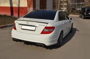  Mercedec-Benz C63 AMG 2011.