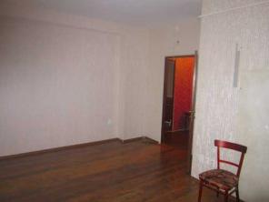 Продаётся трёхкомнатная квартира, 98 м2, 3/3 этаж кирпичного дома, Таганрог, переулок Спартаковский. Срочно.