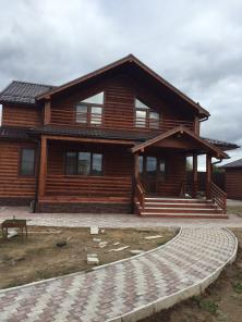 Жилой дом. По размеру: 10м*9,8м. Площадь дома: 196м2.